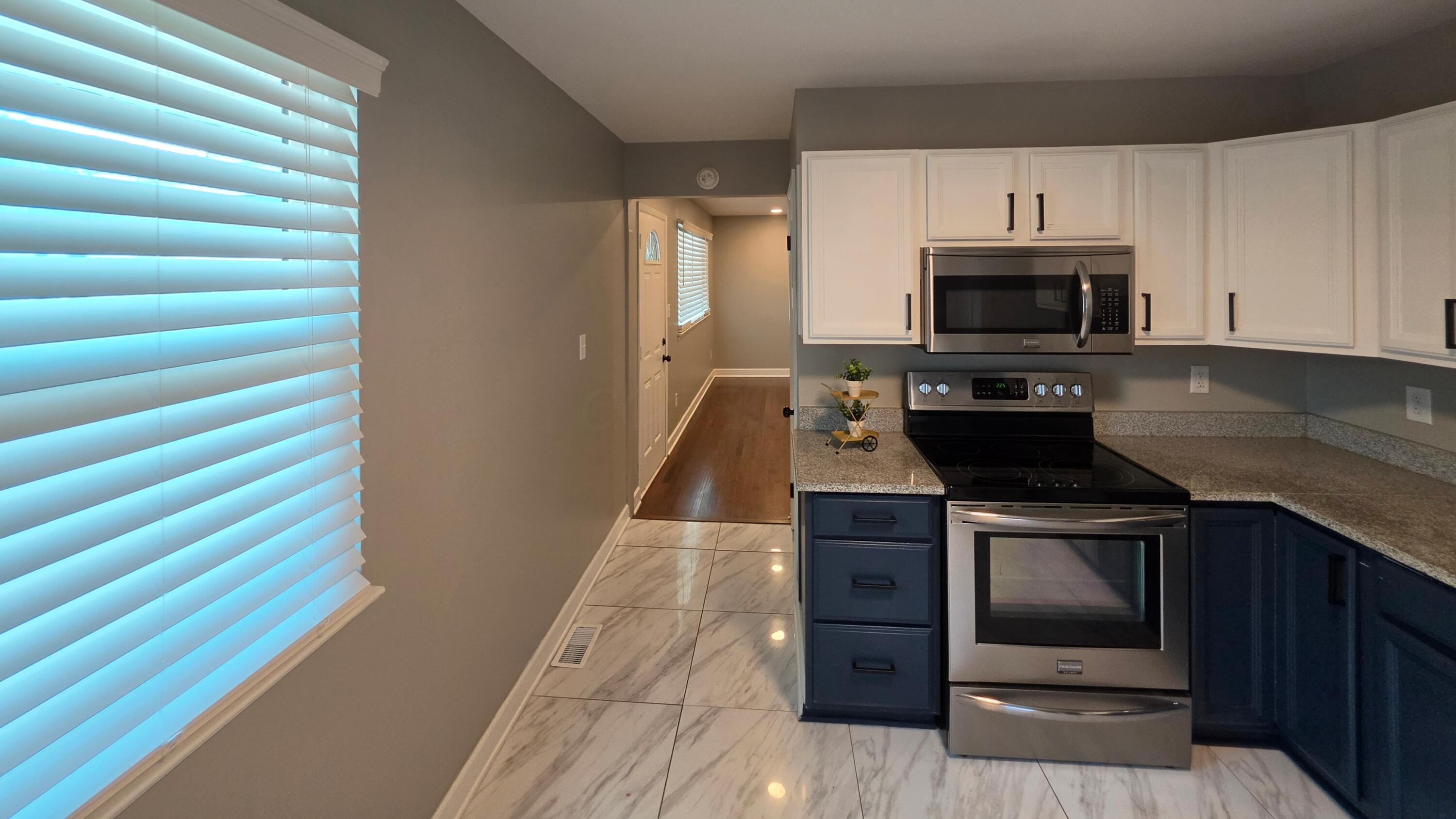 3137 Hillgate Road Columbus, OH 43207 - Photo 13 of 36 Kitchen