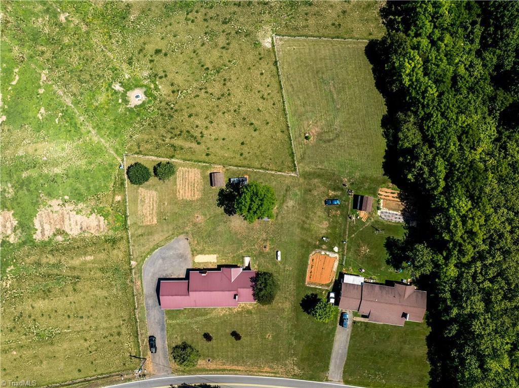 5800 Bethel Road Jonesville, NC 28642 - Photo 7 of 36