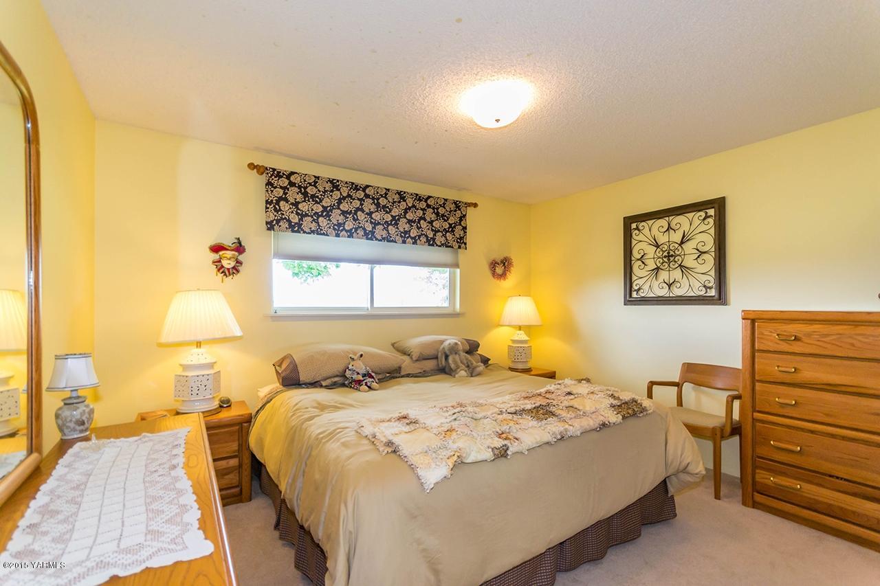 9530 Bittner Road Yakima, WA 98901 - Photo 14 of 28 a bedroom with a bed and wooden floor
