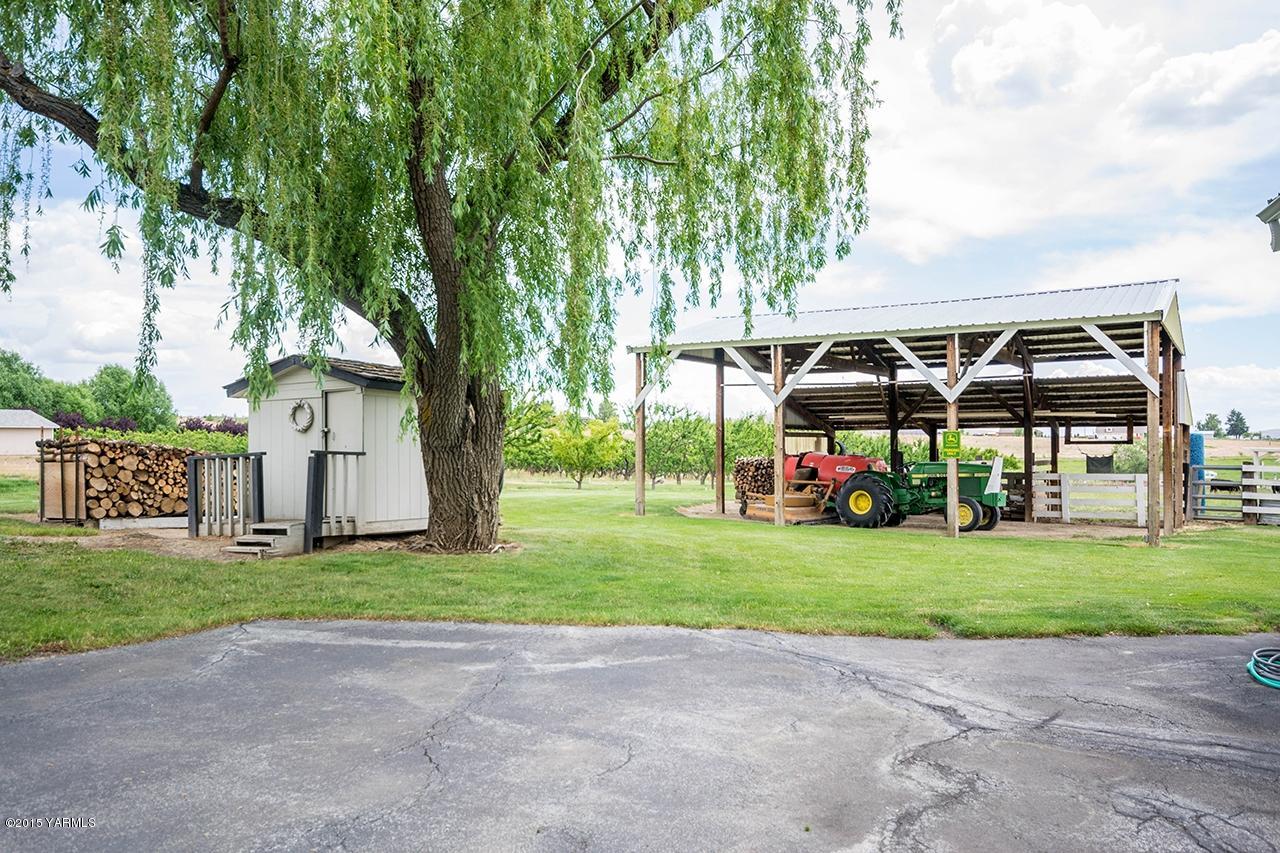 9530 Bittner Road Yakima, WA 98901 - Photo 24 of 28 a view of a house with a yard