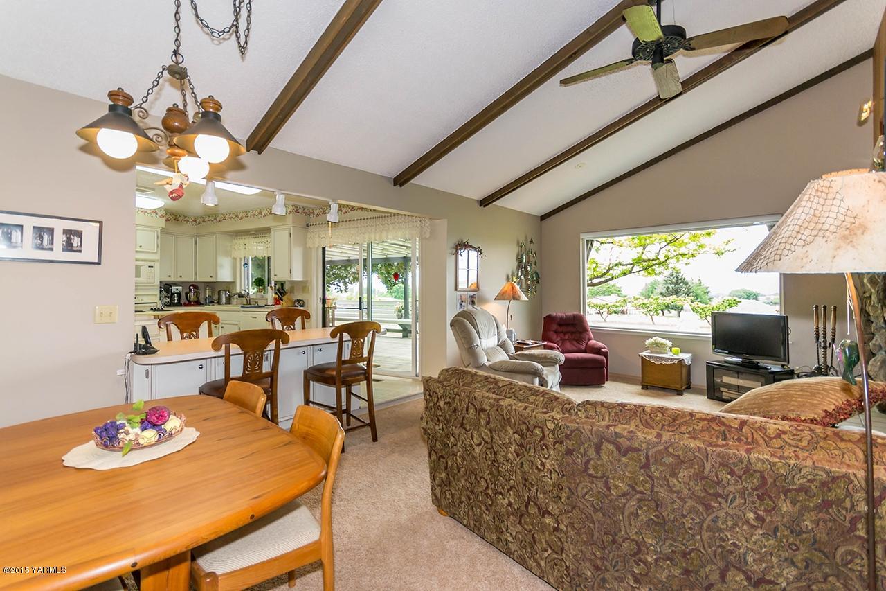 9530 Bittner Road Yakima, WA 98901 - Photo 4 of 28 a living room with furniture chandelier and a large window