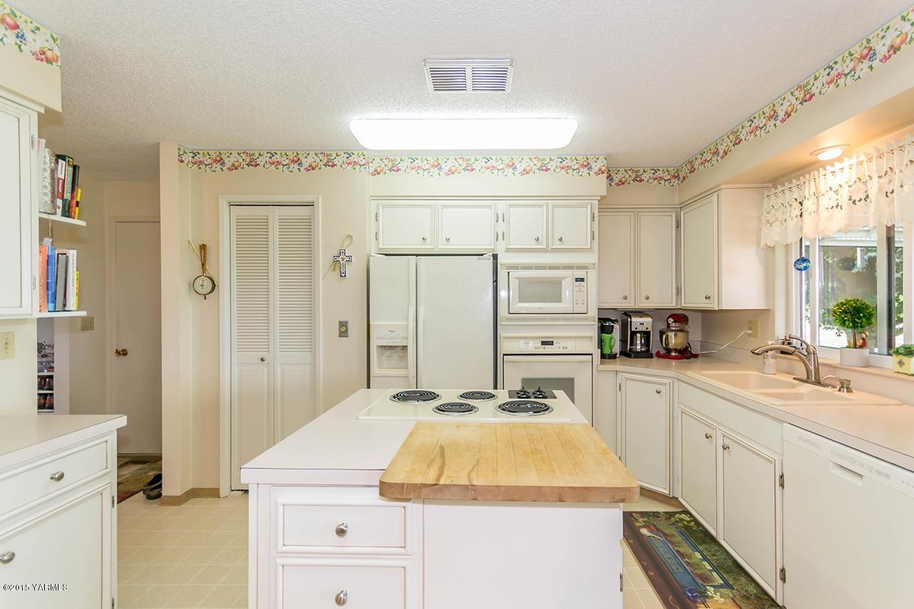 9530 Bittner Road Yakima, WA 98901 - Photo 7 of 28 a kitchen with a sink appliances and cabinets