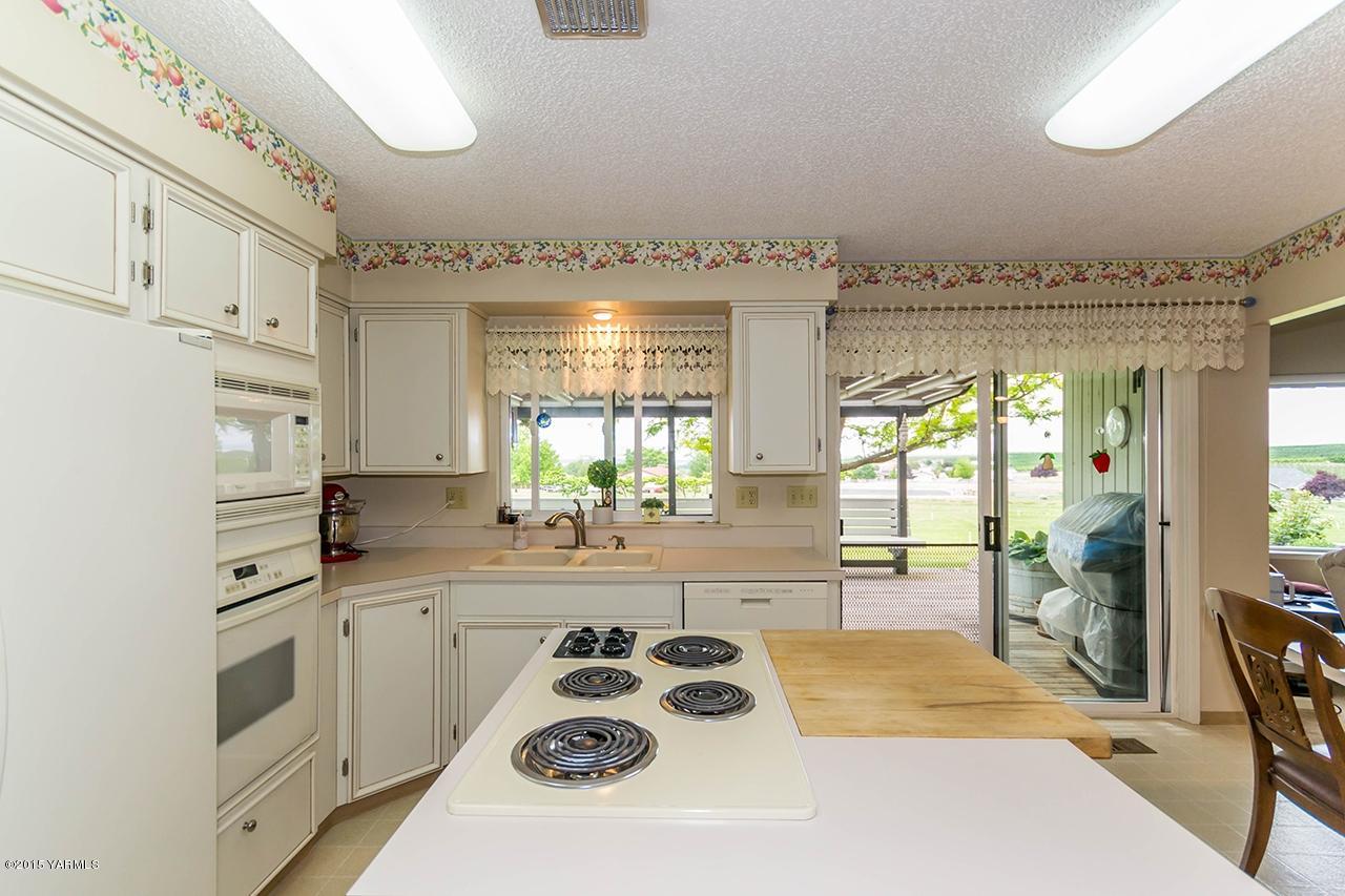 9530 Bittner Road Yakima, WA 98901 - Photo 9 of 28 a kitchen with a sink stove and cabinets