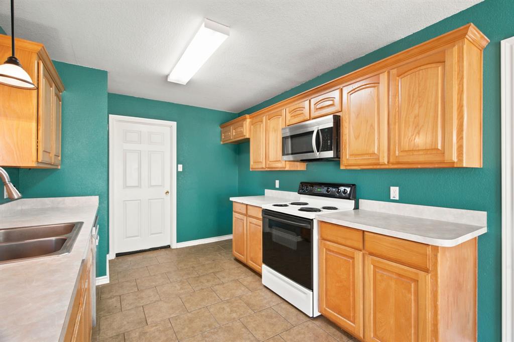 613 North Ave D Springtown, TX 76082 - Photo 12 of 40 Gallery Image 12