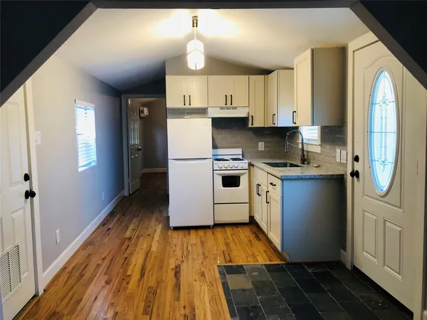 $995 | 734 A McDaniel Street, Houston, TX 77022