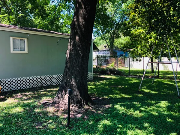 $995 | 734 A McDaniel Street, Houston, TX 77022