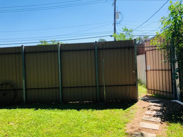 $995 | 734 A McDaniel Street, Houston, TX 77022