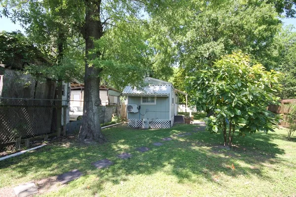 $995 | 734 A McDaniel Street, Houston, TX 77022