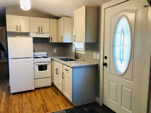 $995 | 734 A McDaniel Street, Houston, TX 77022