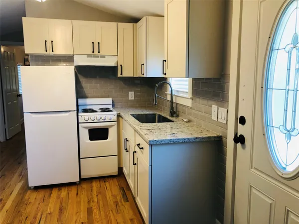 $995 | 734 A McDaniel Street, Houston, TX 77022