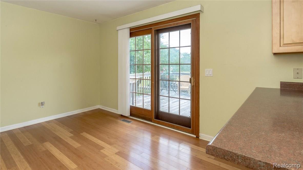 10083 Gordon Road Fenton, MI 48430 - Photo 16 of 51 15_32.jpg