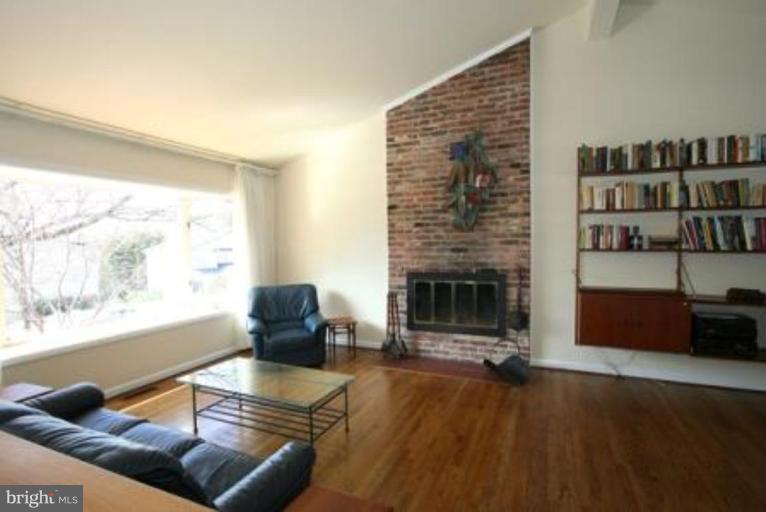 6532 East Halbert Road Bethesda, MD 20817 - Photo 2 of 9 Living Room