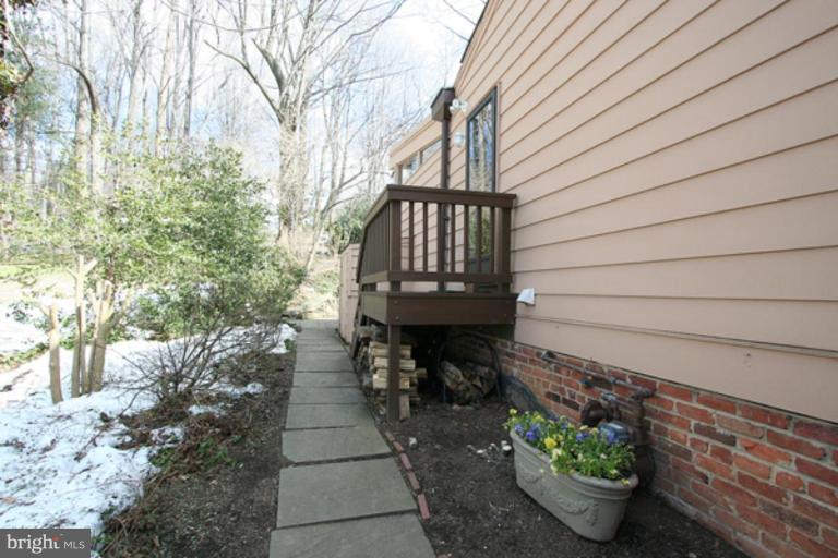 6532 East Halbert Road Bethesda, MD 20817 - Photo 9 of 9 Garden
