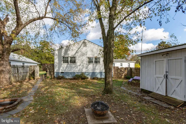 a view of a yard with a house and garden