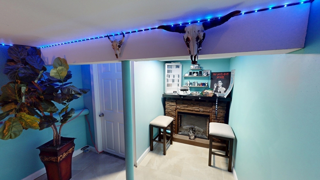 506 Pleasant Street Gardner, MA 01440 - Photo 38 of 41 a room with furniture and a potted plant