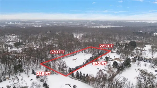 $220,000 | 700 West Maple Road, Milford, MI 48381
