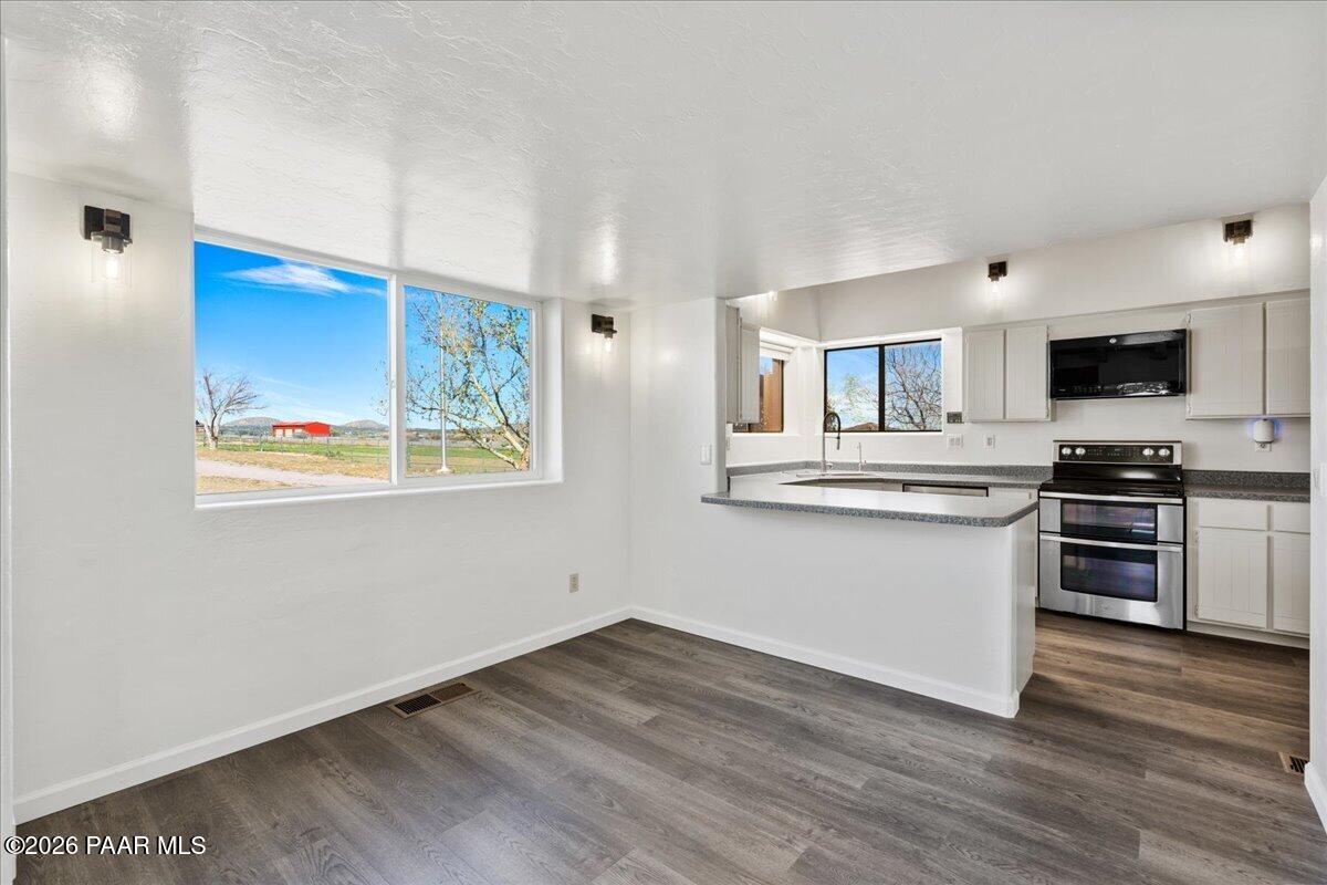 1445 South Table Mountain Road Chino Valley, AZ 86323 - Photo 12 of 73 12-Dining Area