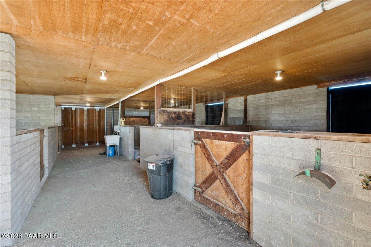 1445 South Table Mountain Road Chino Valley, AZ 86323 - Photo 59 of 73 59-Stables