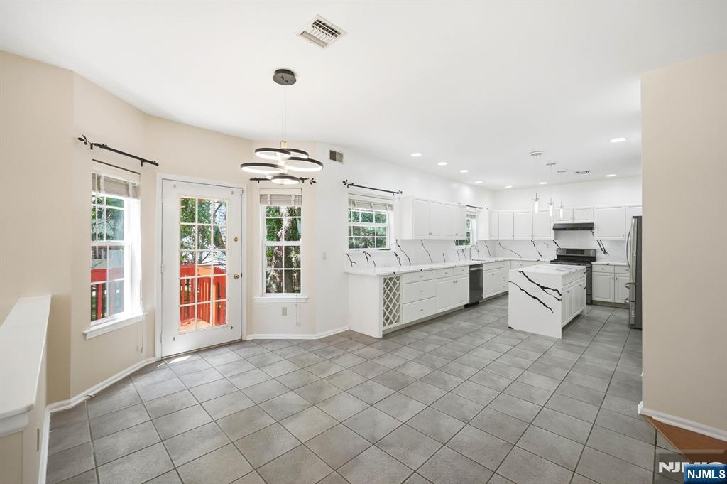 19 Colmart Way Bridgewater, NJ 08807 - Photo 13 of 44
