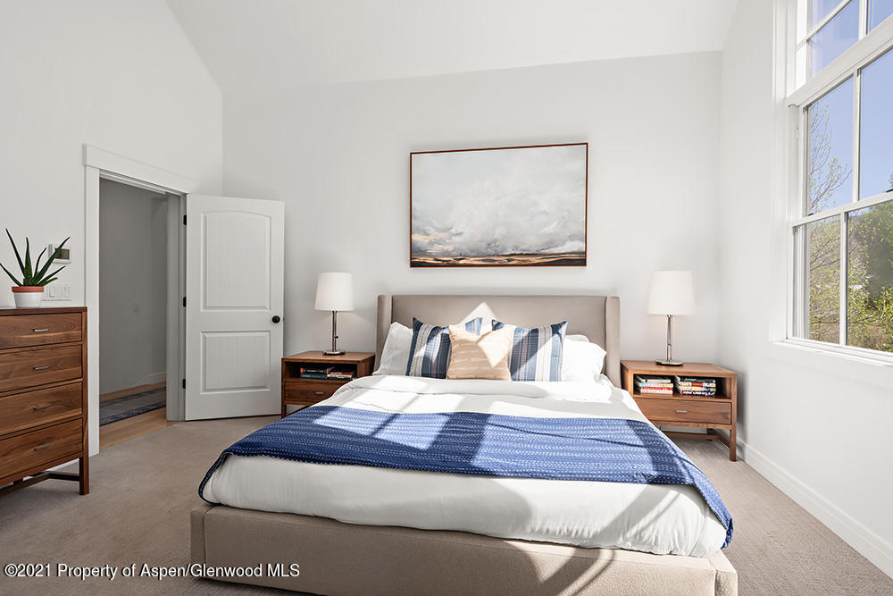 334 Sopris Circle Basalt, CO 81621 - Photo 10 of 34 a bedroom with a bed and a lamp