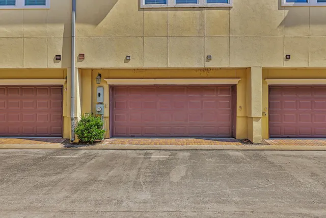 $2,800 | 12 Tassia Lane, Pasadena, TX 77058