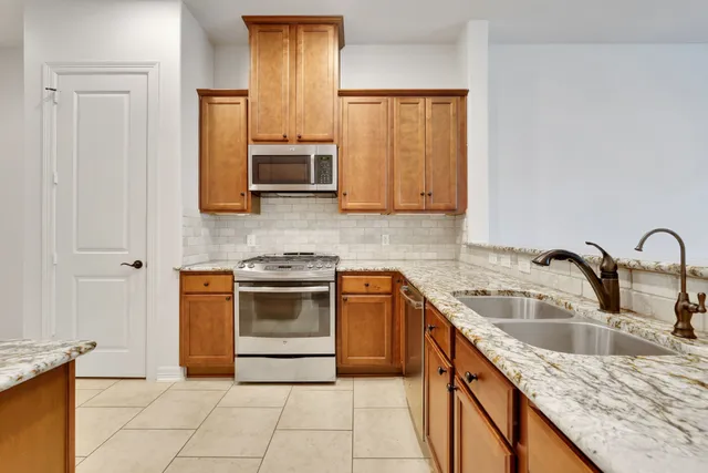 $2,800 | 12 Tassia Lane, Pasadena, TX 77058