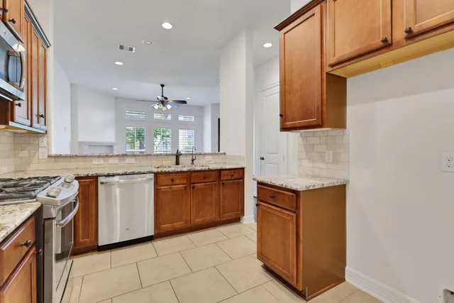 $2,800 | 12 Tassia Lane, Pasadena, TX 77058