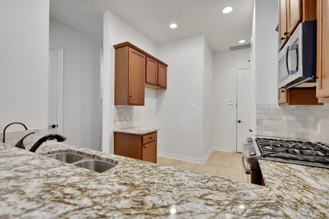 $2,800 | 12 Tassia Lane, Pasadena, TX 77058