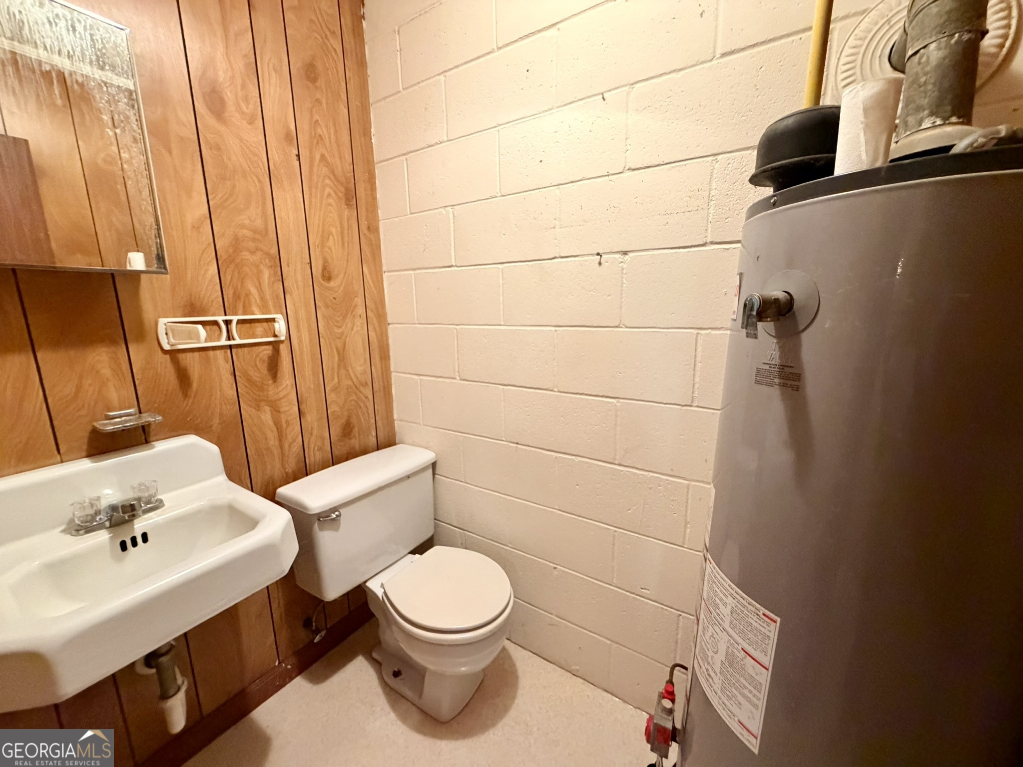 213 Stembridge Road Southeast Milledgeville, GA 31061 - Photo 47 of 83 a bathroom with a sink a toilet and mirror