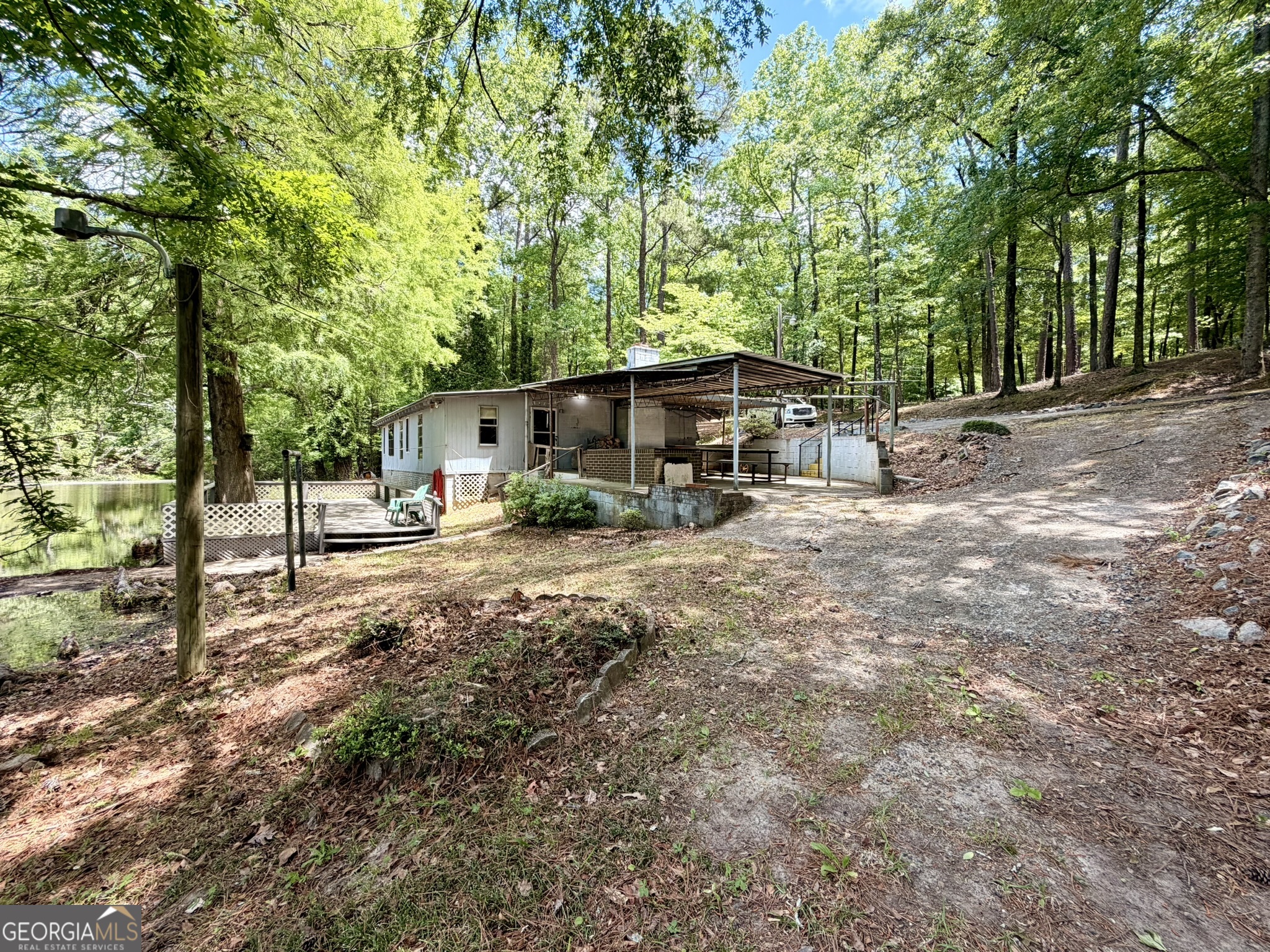 213 Stembridge Road Southeast Milledgeville, GA 31061 - Photo 81 of 83 a view of backyard with a table and chairs under an umbrella