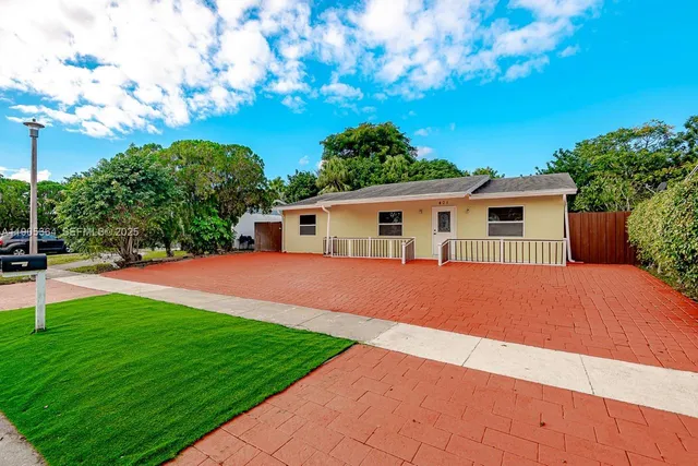 $3,500 | 401 Southwest 76th Terrace, North Lauderdale, FL 33068