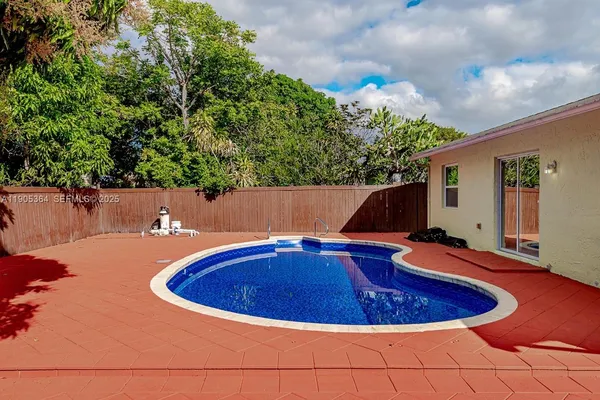$3,500 | 401 Southwest 76th Terrace, North Lauderdale, FL 33068
