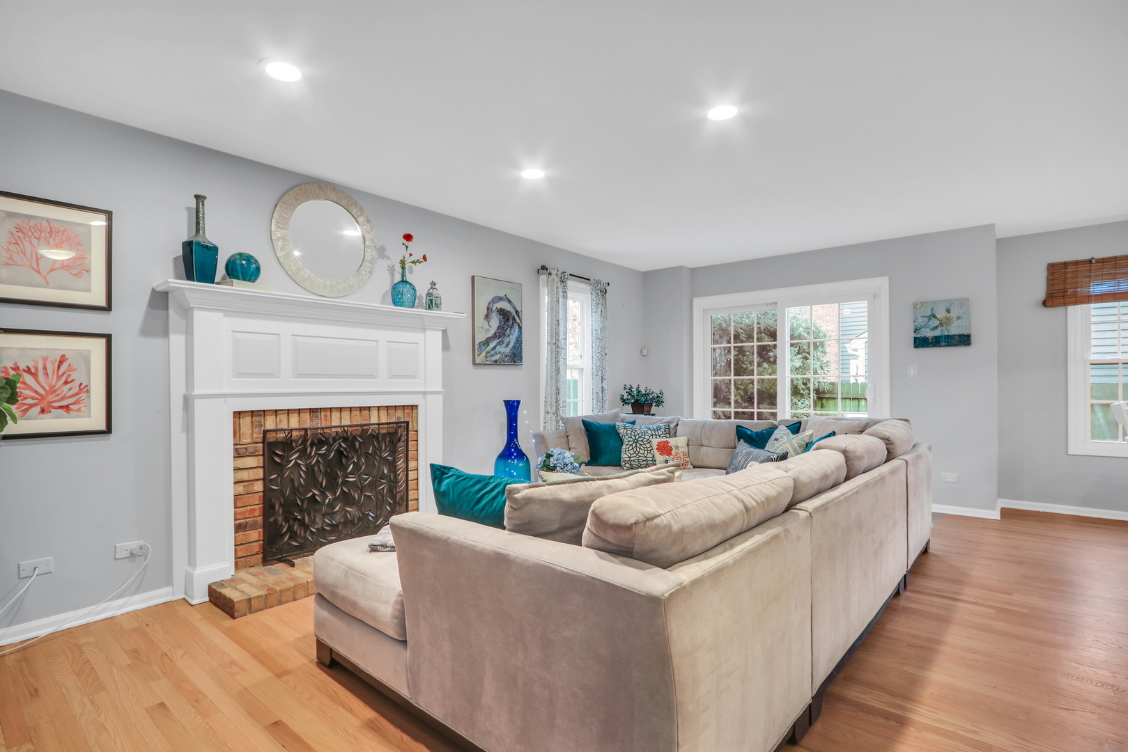 310 Concord Square Gurnee, IL 60031 - Photo 12 of 46 a living room with furniture and a fireplace