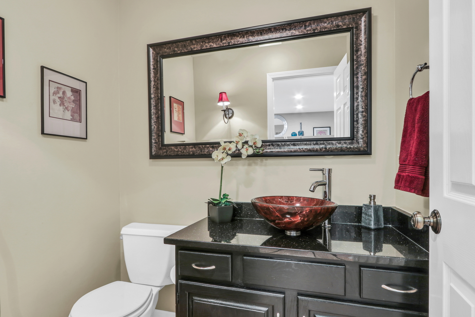 310 Concord Square Gurnee, IL 60031 - Photo 23 of 46 a bathroom with a sink a mirror and a toilet
