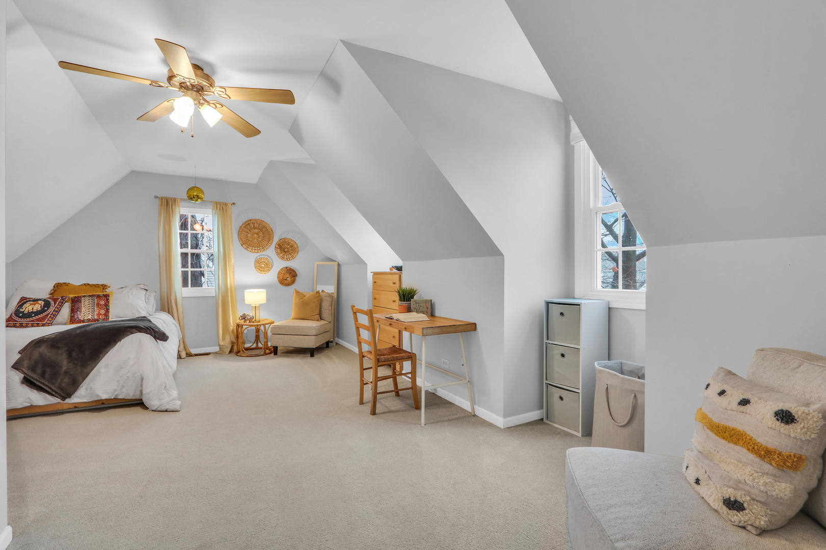 310 Concord Square Gurnee, IL 60031 - Photo 31 of 46 a living room with furniture and a baby crib