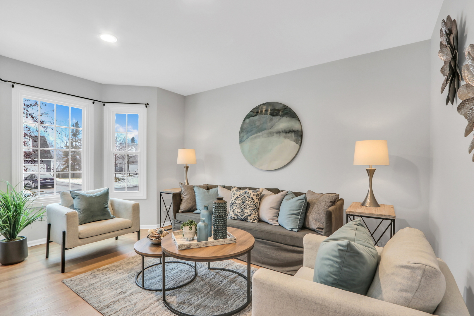 310 Concord Square Gurnee, IL 60031 - Photo 4 of 46 a living room with furniture and a large window