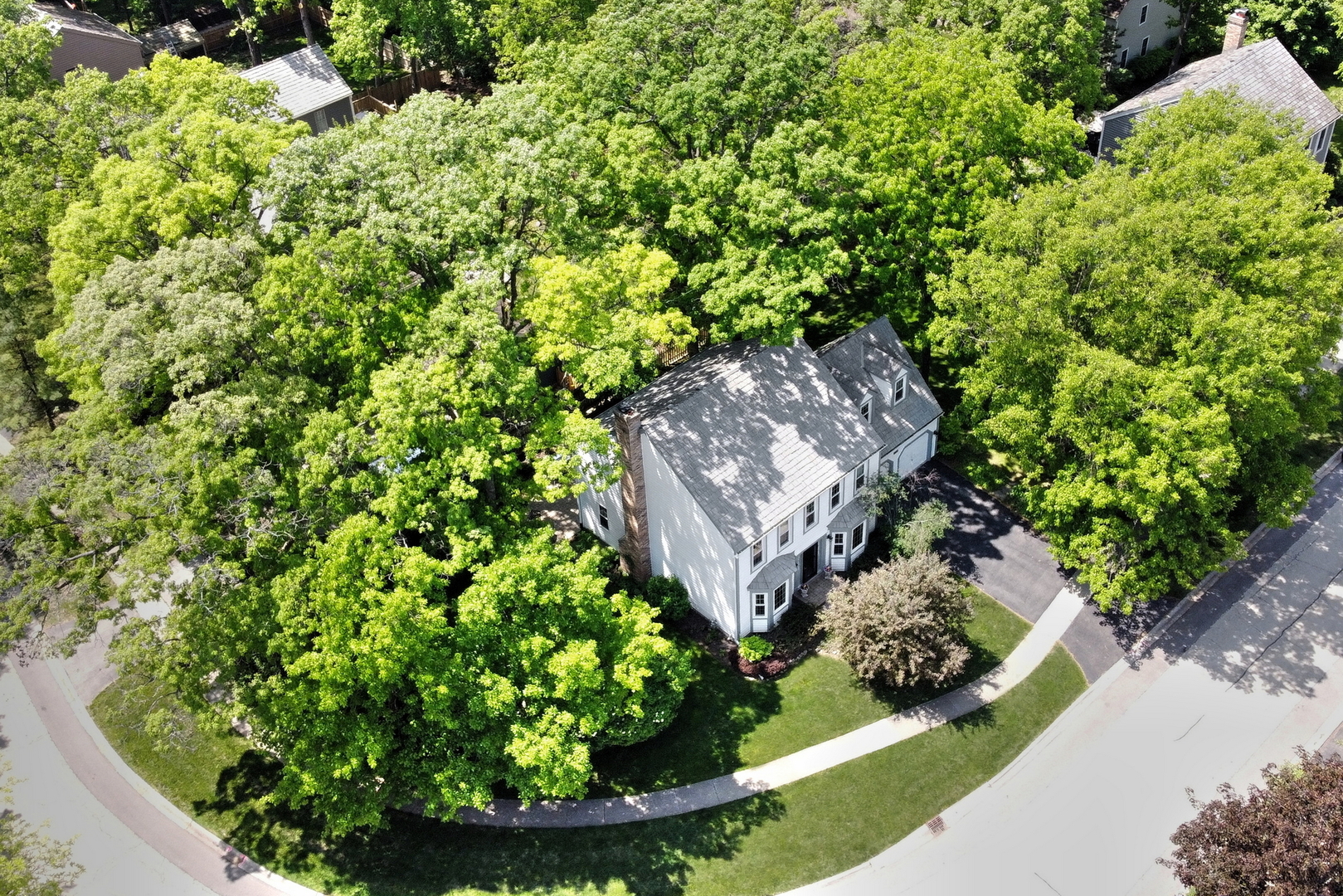 310 Concord Square Gurnee, IL 60031 - Photo 41 of 46 a view of a garden with plants
