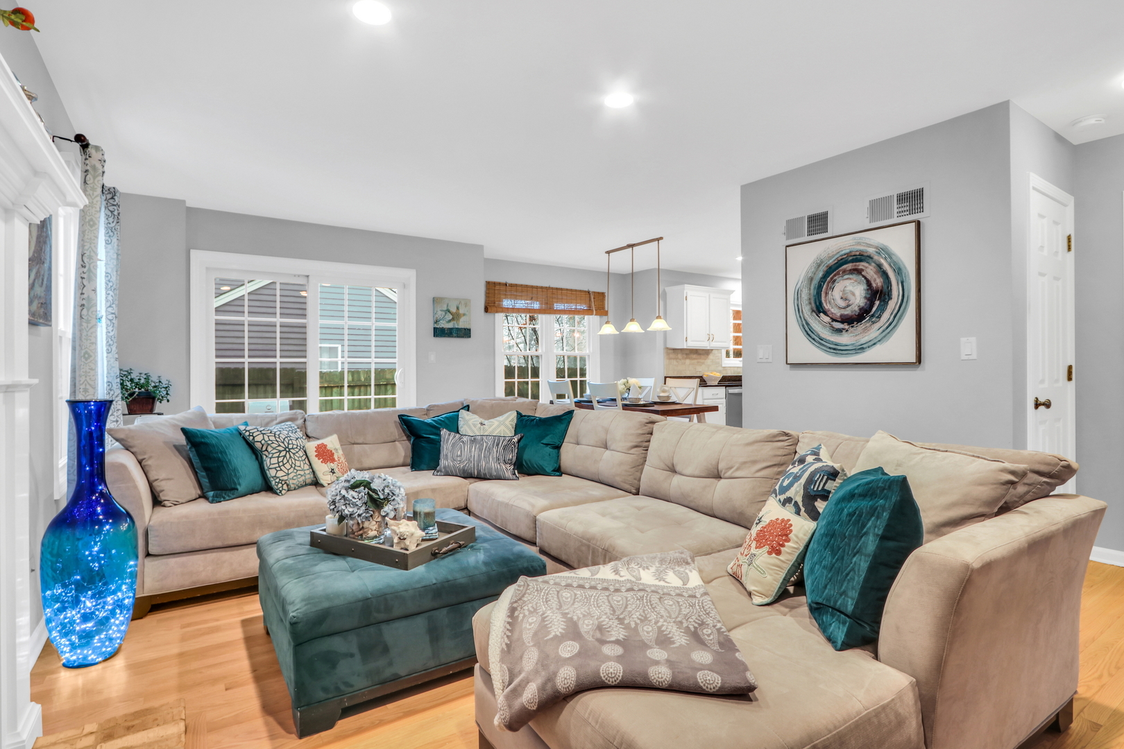 310 Concord Square Gurnee, IL 60031 - Photo 5 of 46 a living room with furniture and a large window