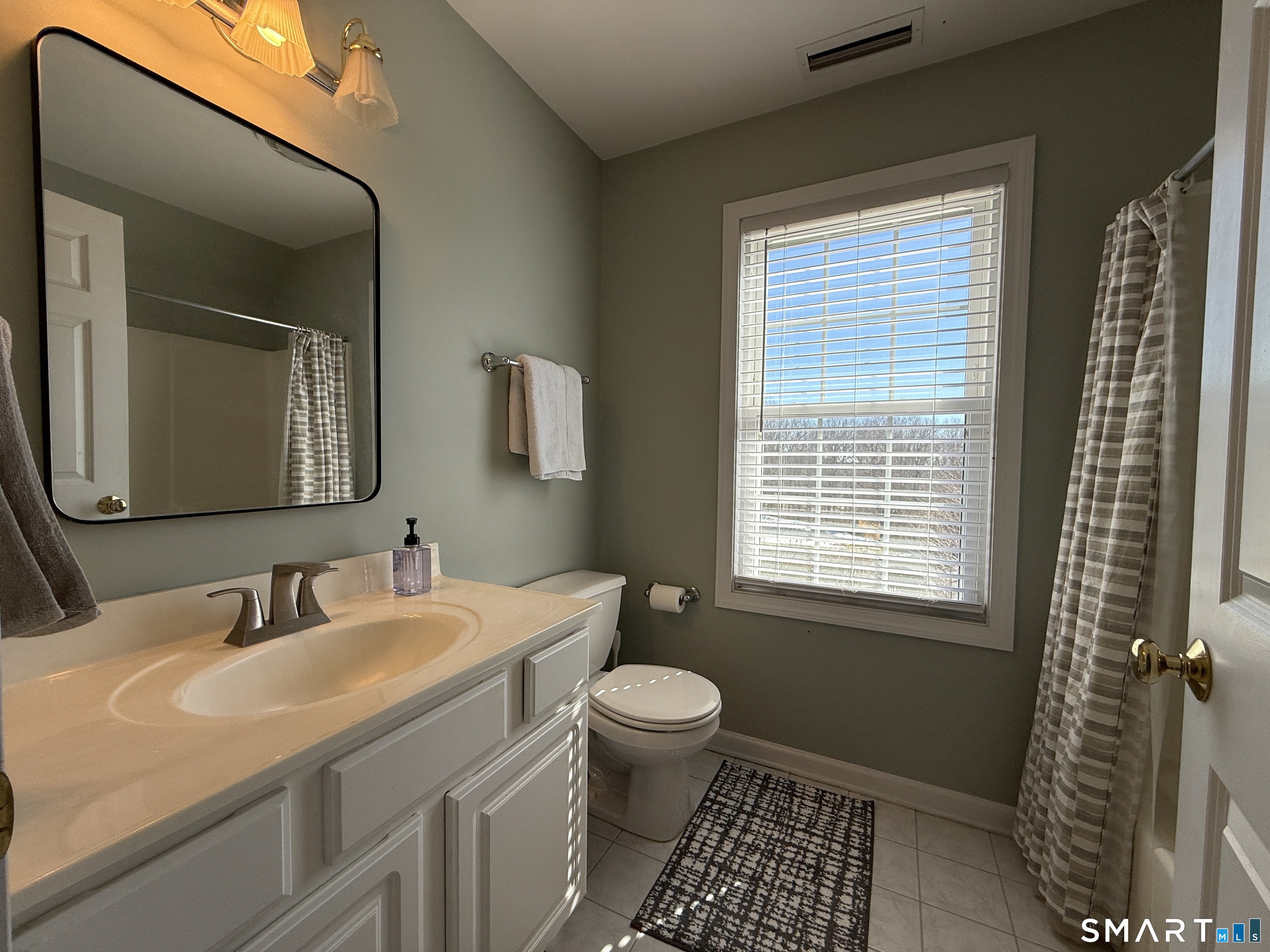 36 Country Lane Bethany, CT 06524 - Photo 19 of 39