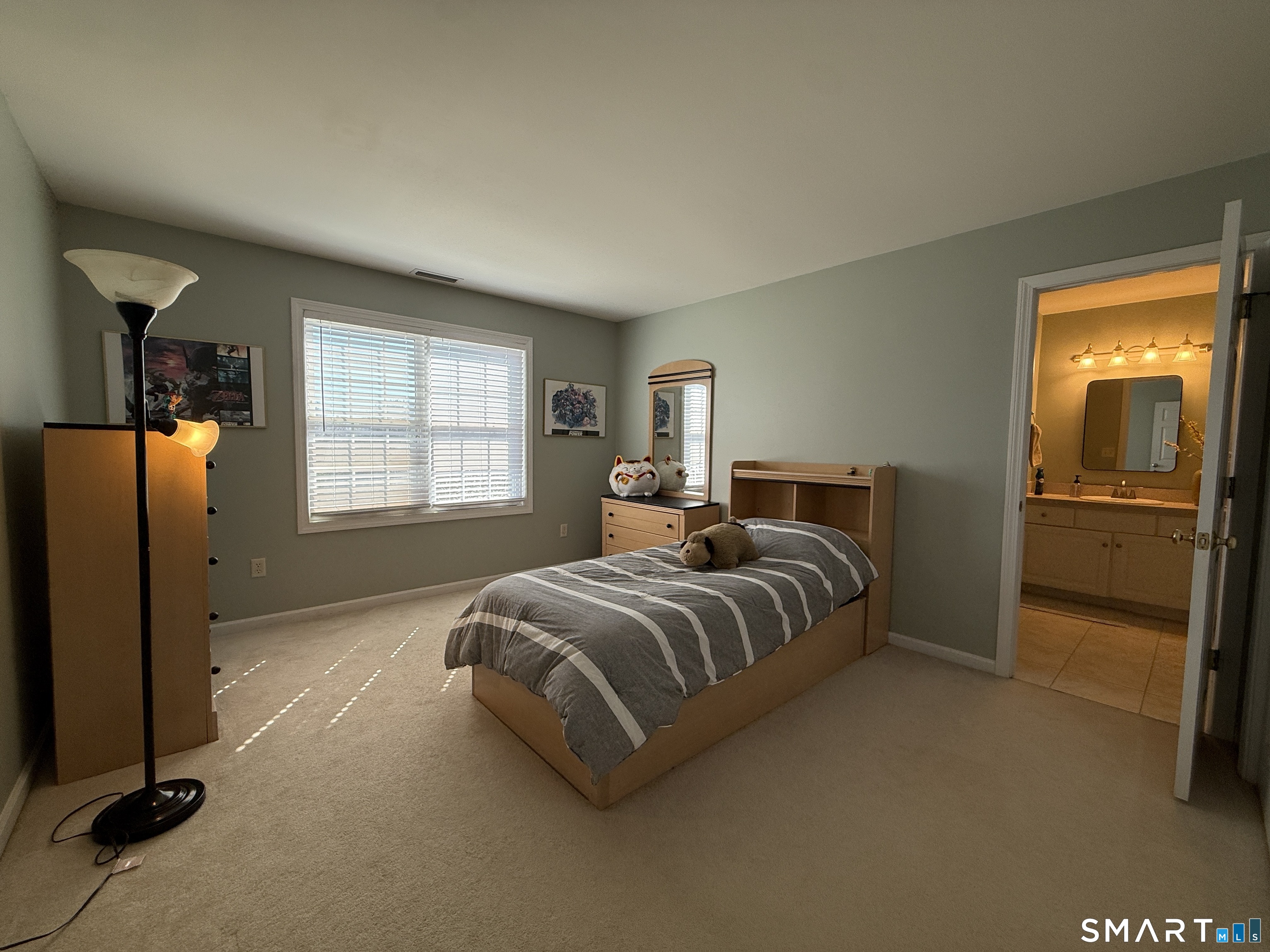 36 Country Lane Bethany, CT 06524 - Photo 23 of 39