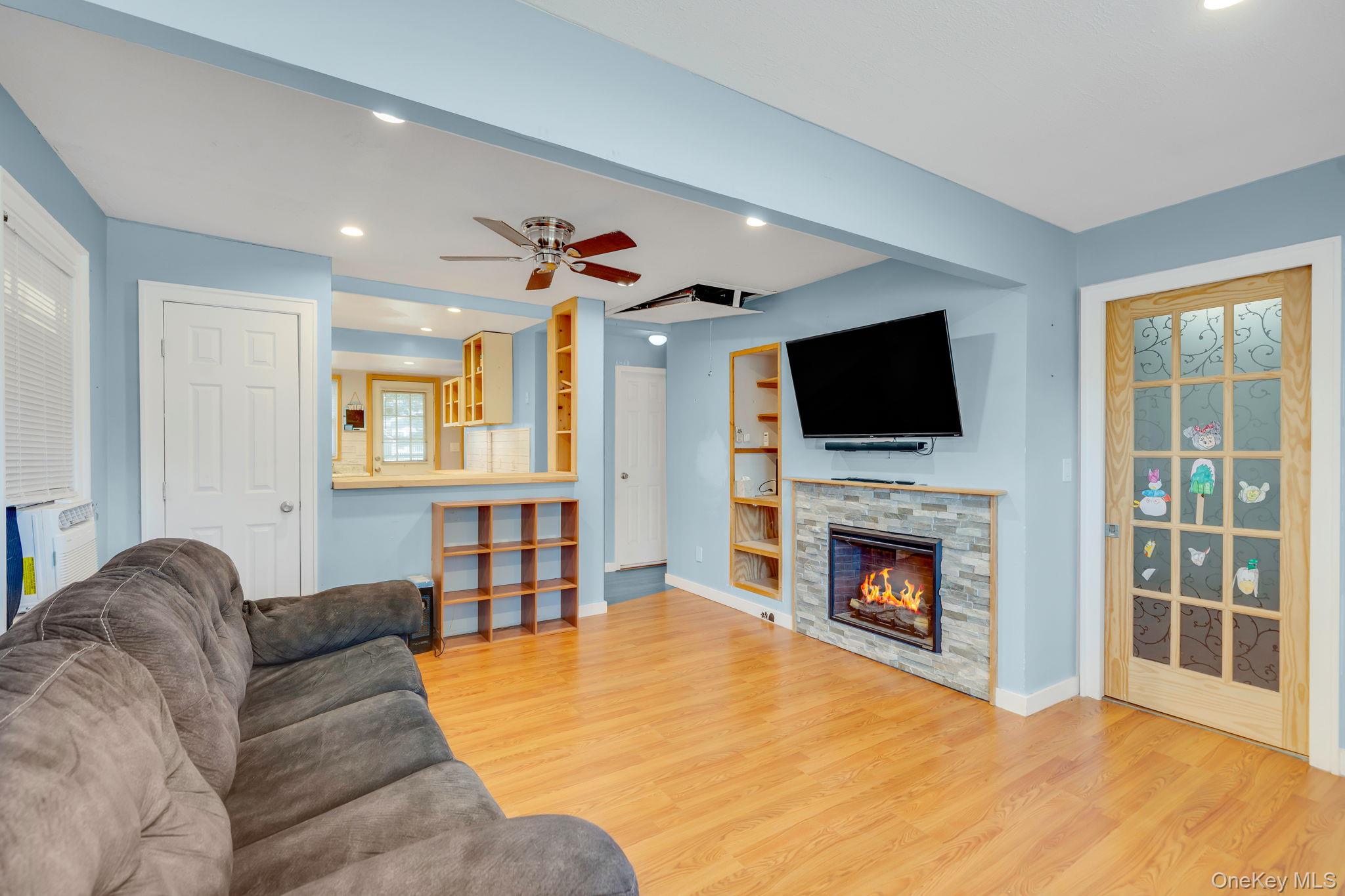7 Inca Drive Bay Shore, NY 11706 - Photo 5 of 29