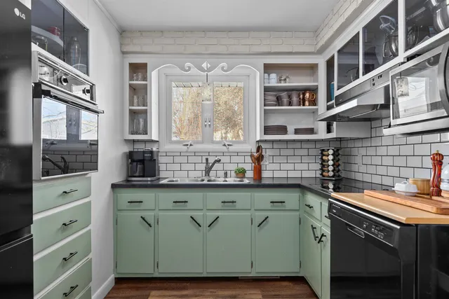 $299,900 | 1018 West Parkway Boulevard, Appleton, WI 54914