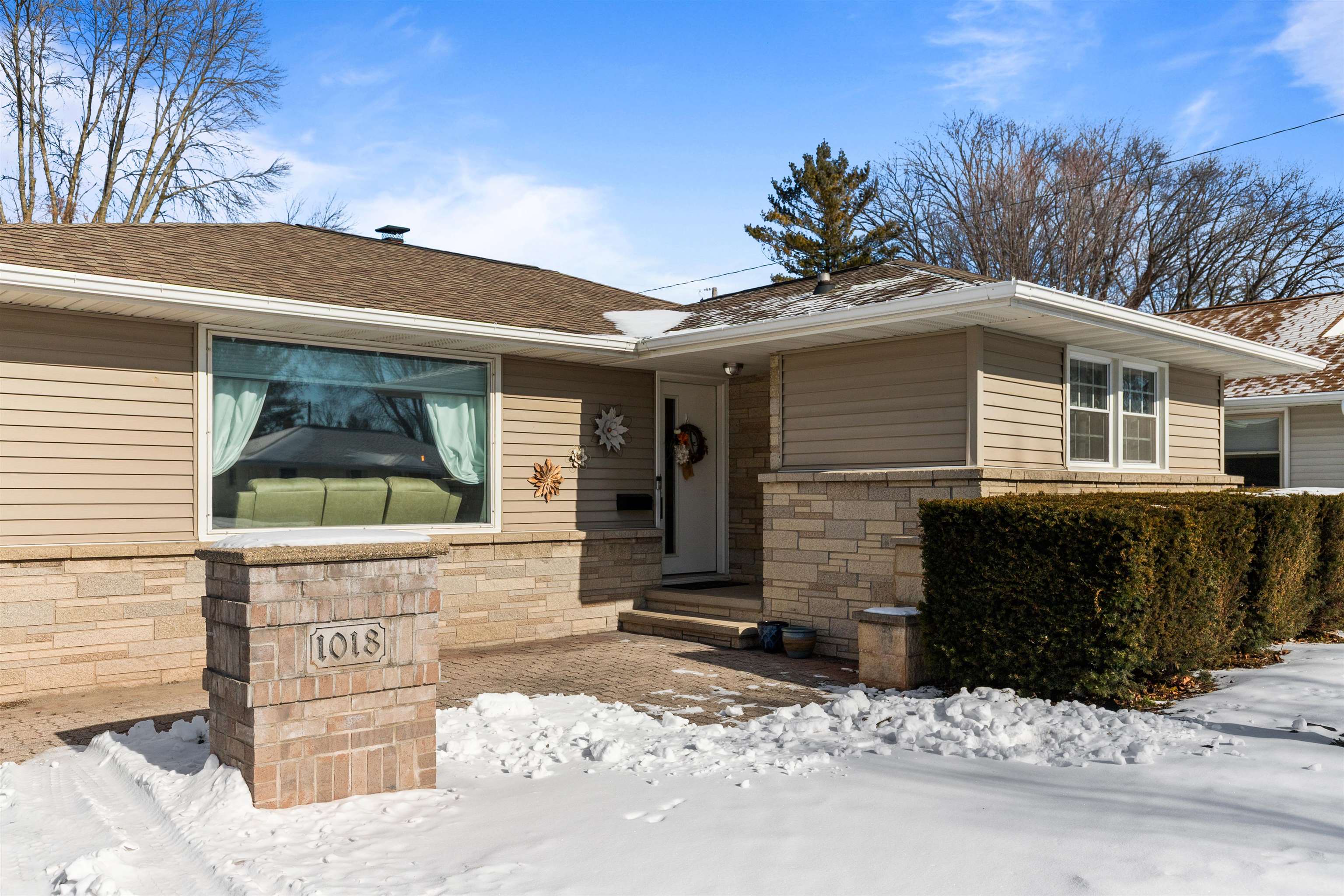 1018 West Parkway Boulevard Appleton, WI 54914 - Photo 2 of 36