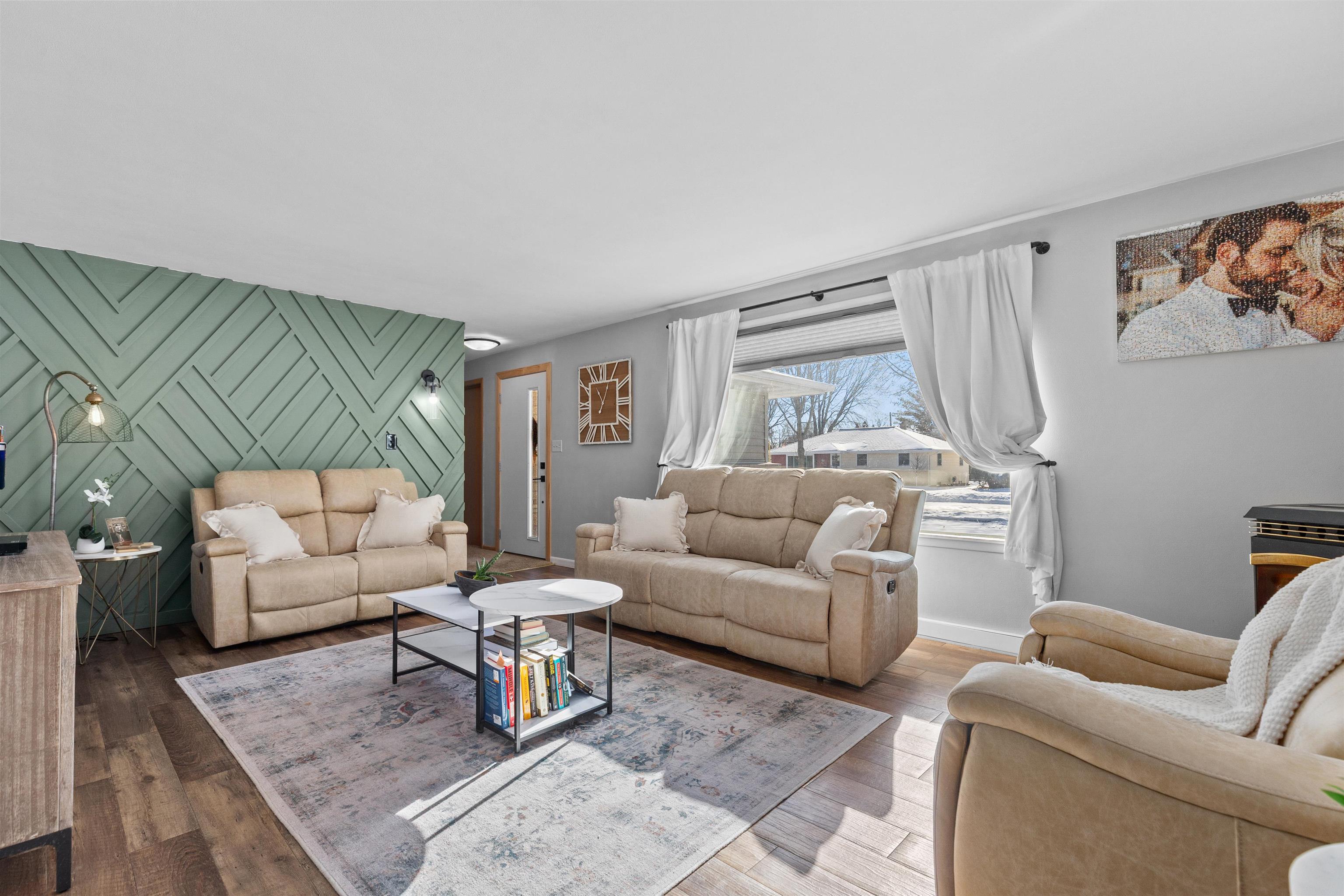 1018 West Parkway Boulevard Appleton, WI 54914 - Photo 3 of 36