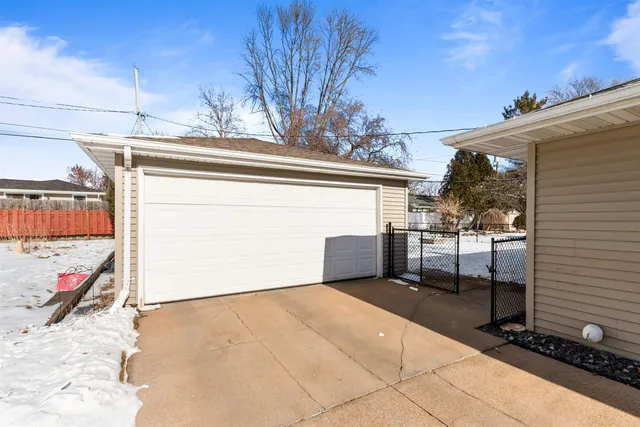 $299,900 | 1018 West Parkway Boulevard, Appleton, WI 54914