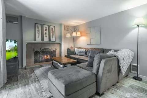 $300,000 | 17515 151st Avenue Southeast, Unit 66, Renton, WA 98058