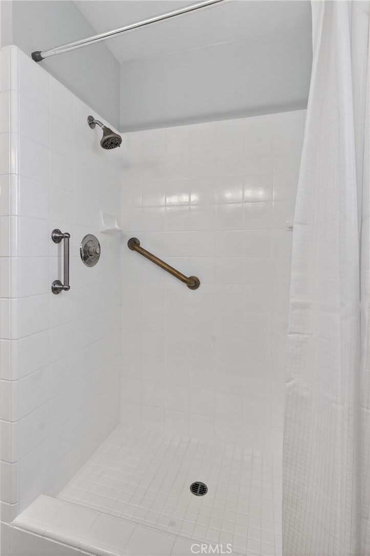 2097 Fallbrook Court Paso Robles, CA 93446 - Photo 23 of 65 a bathroom with a shower
