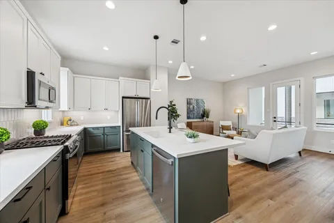 $379,900 | 526 Janisch Road, Houston, TX 77018