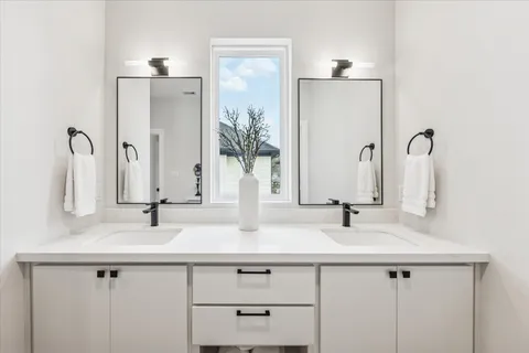 $379,900 | 526 Janisch Road, Houston, TX 77018