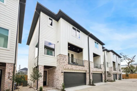 $379,900 | 526 Janisch Road, Houston, TX 77018